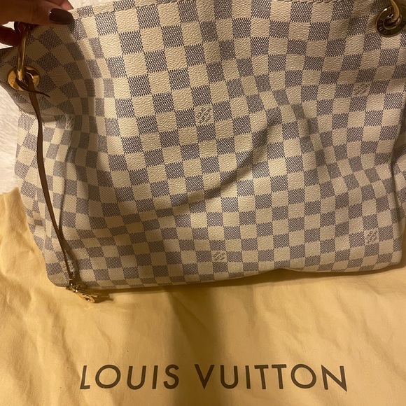 Louis Vuitton Artsy MM bag. Barely used!! - Picture 5 of 17
